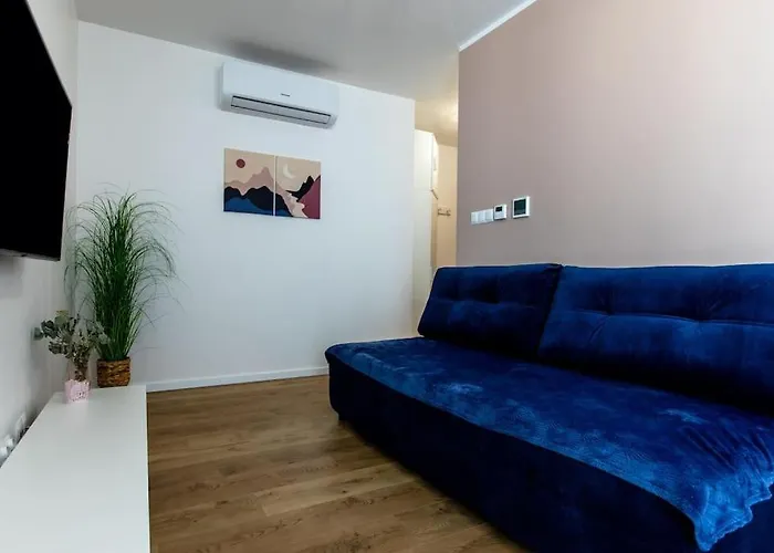 Mini On The Cliff * Rewal